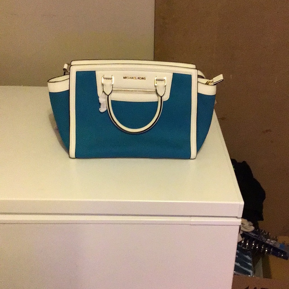 LIKE NEW MICHAEL KORS SATCHEL